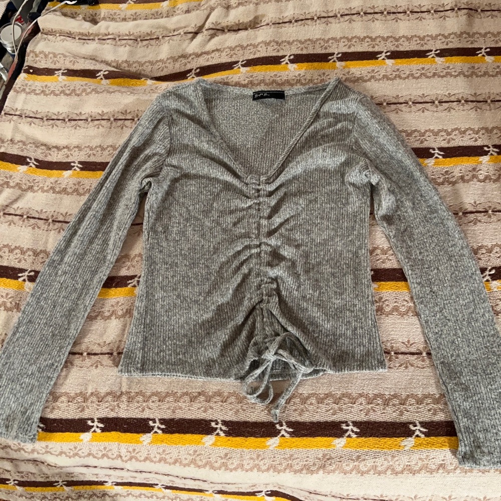 Gray pullover sweater, not a heavy sweater, size Lg